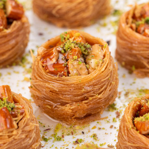 White Tin Assoretd Baklava Hamper Box |1kg