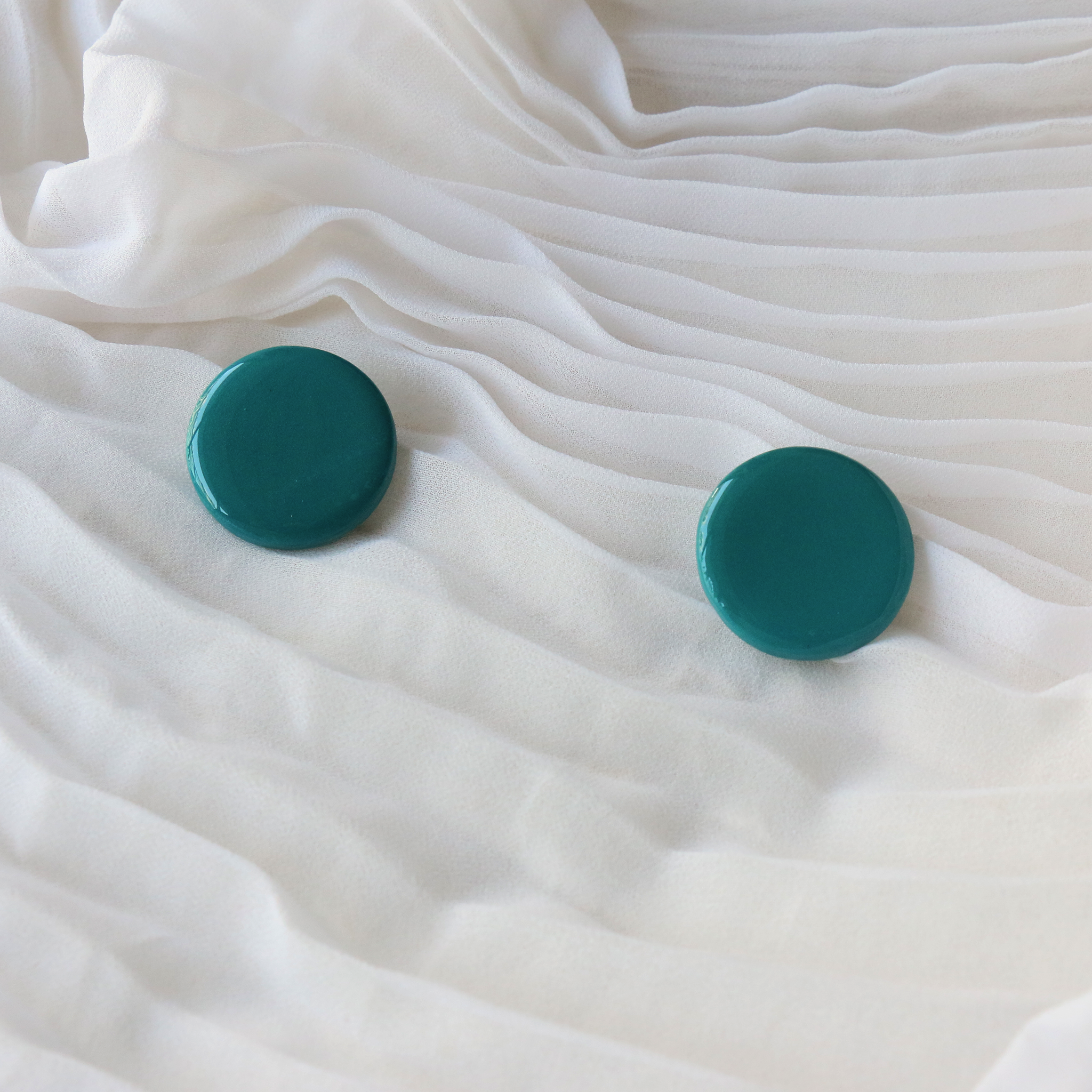 Baesic Large Round Studs - The Style Salad