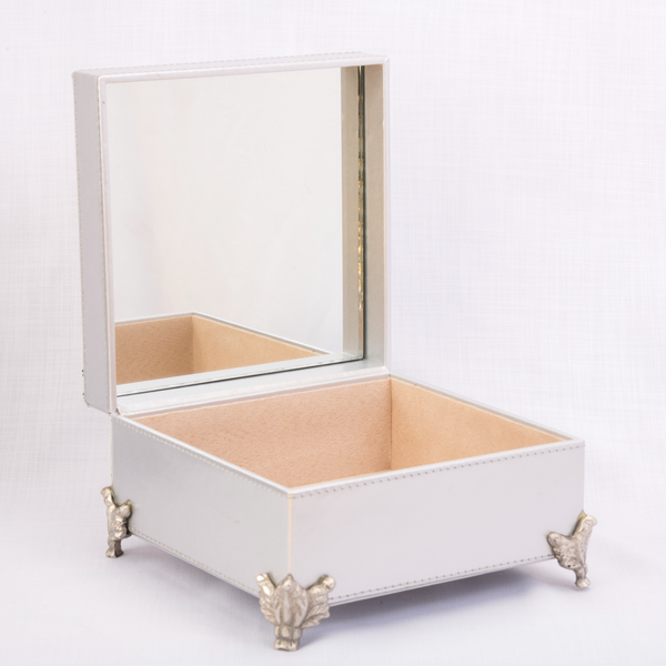 Jewellery / makeup box with mirror
